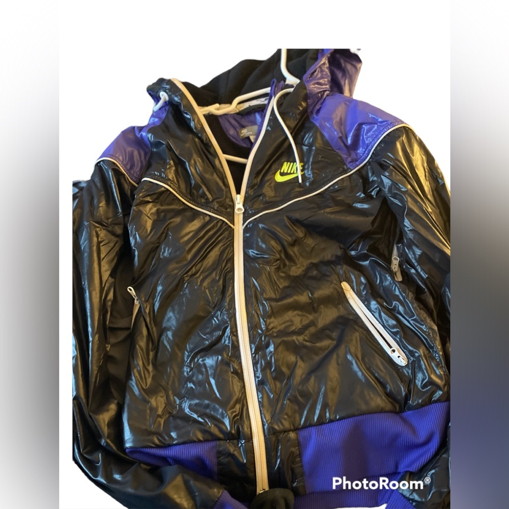 Rare Women’s Nike lined jacket size medium - black and purple